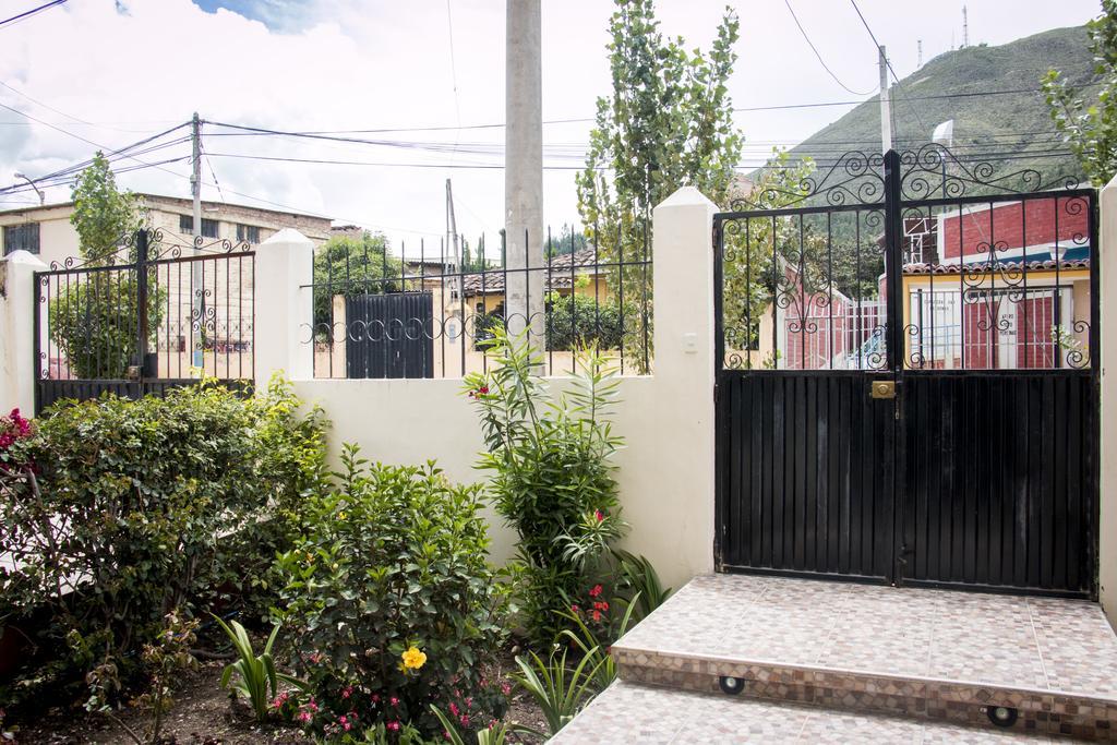 Hostal Santa Rosa Caraz エクステリア 写真
